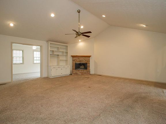 4th image of 910 Charwood Dr