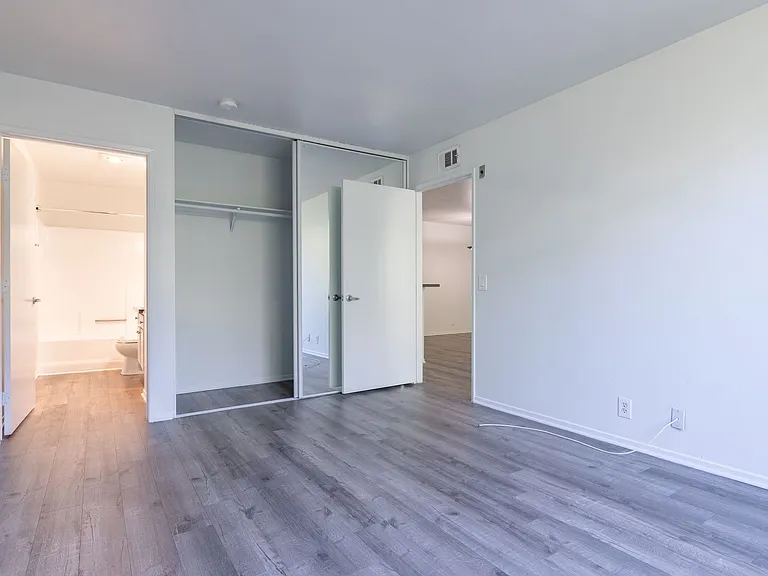 300 W Avenue 37 — Photo 14