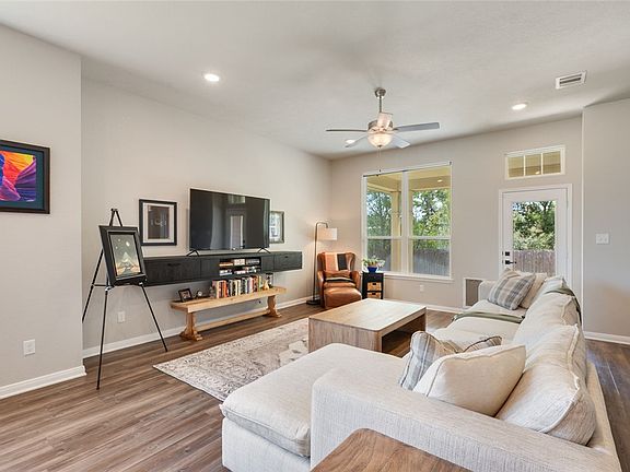 5th image of 1426 Kingsgate Dr