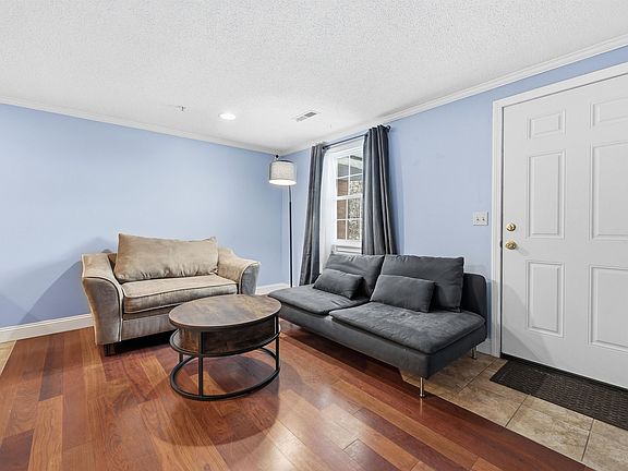 5th image of 804 Elmwood Drive