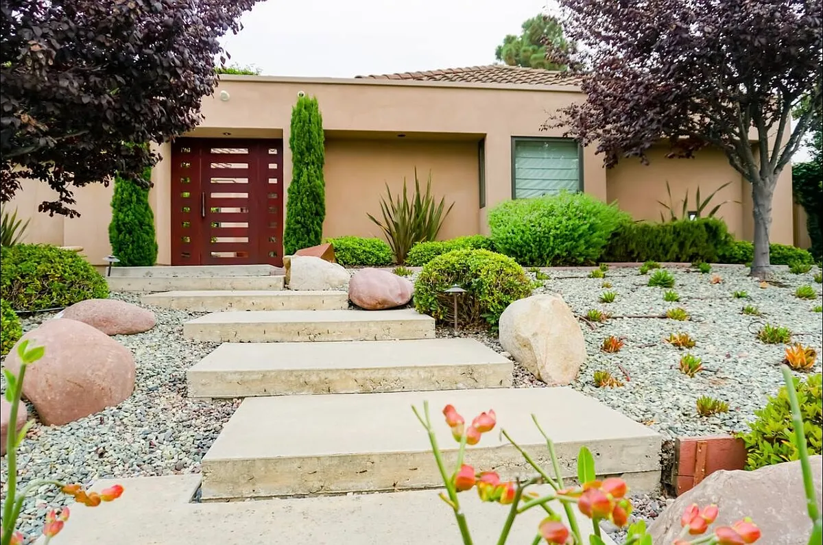 Building Photo - 8653 Dunaway Dr