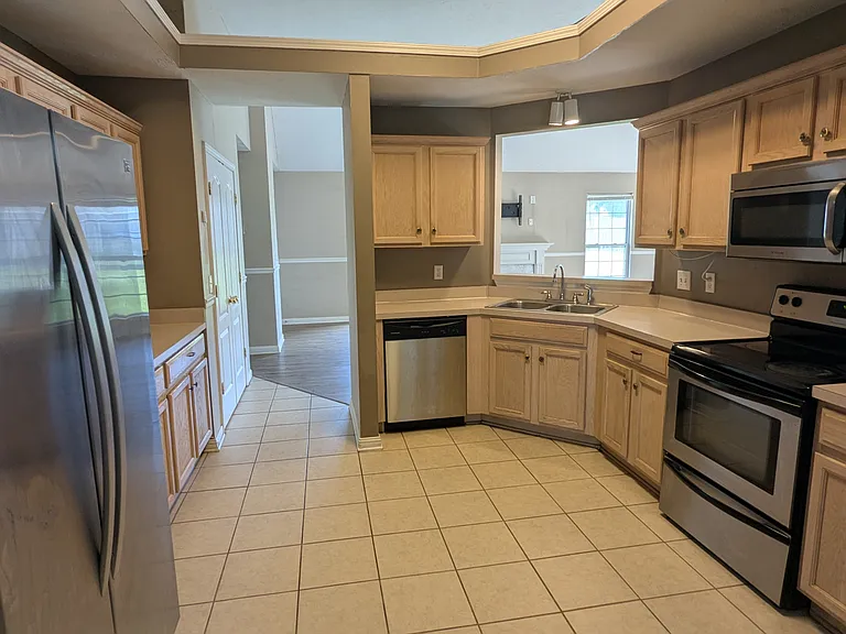 1704 Chris Dr — Photo 8