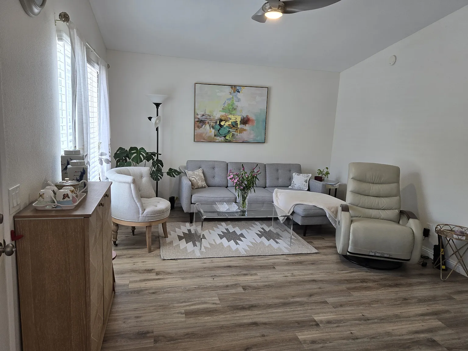 2 bed, 977 sqft, $3,000 — Photo 3