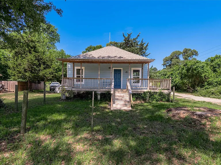 3210 Elks Dr — Photo 2