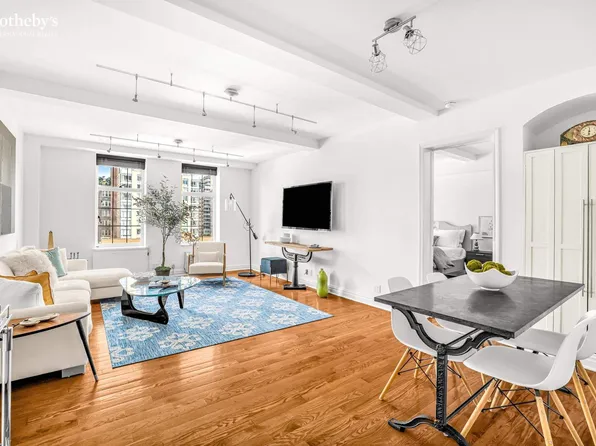 410 West 24th Street image 3 of 17