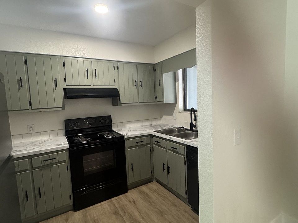 1st image of 11 Rivercrest Dr #206