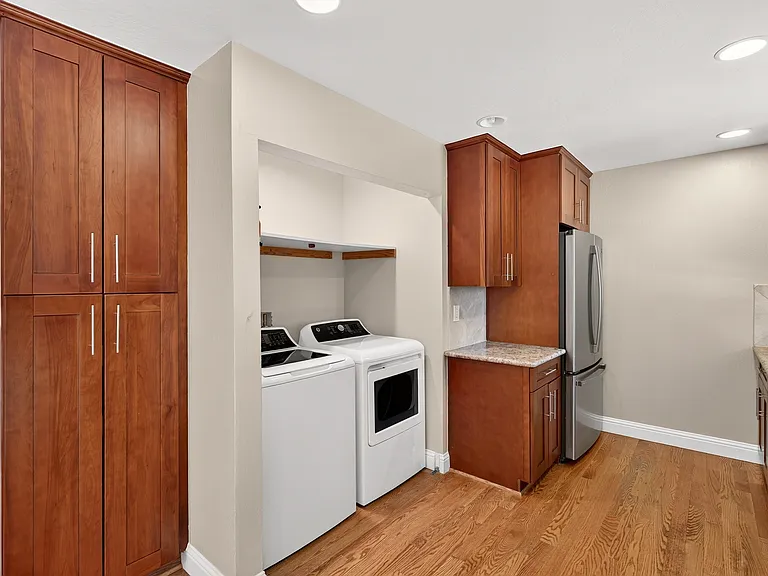25 Bates Blvd — Photo 10