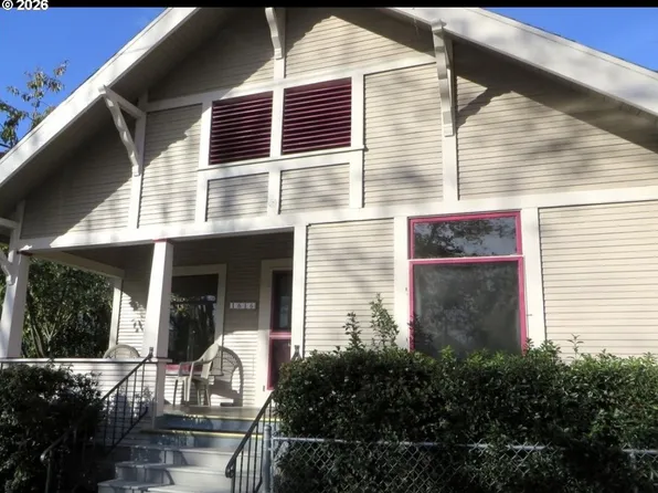 1616 NE Commercial Ave, Roseburg, OR 97470