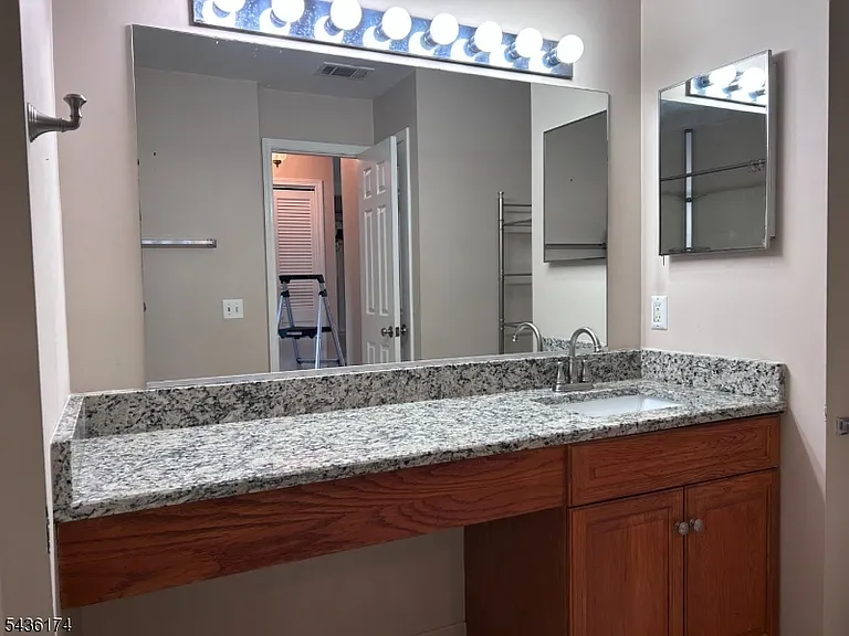 290 Potomac Dr — Photo 5
