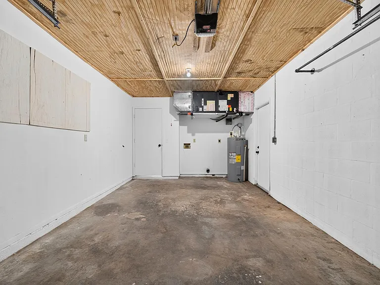 205 14th St W — Photo 17