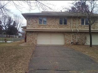 2300 Amberwood Dr, Woodbury, MN 55125