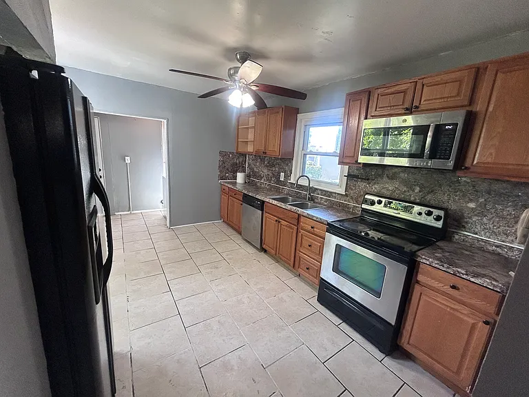 13 Winfield Ave #1 — Photo 17