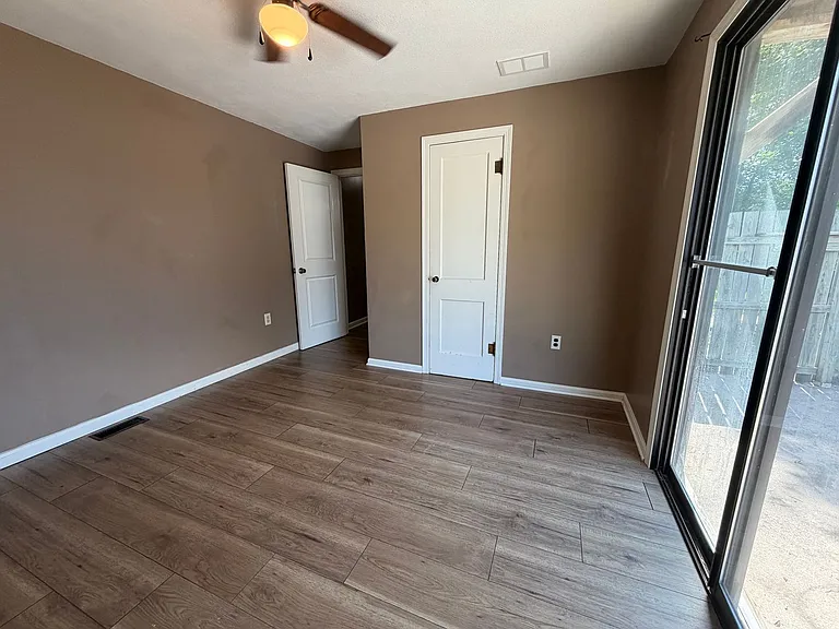 324 S McComas St — Photo 11