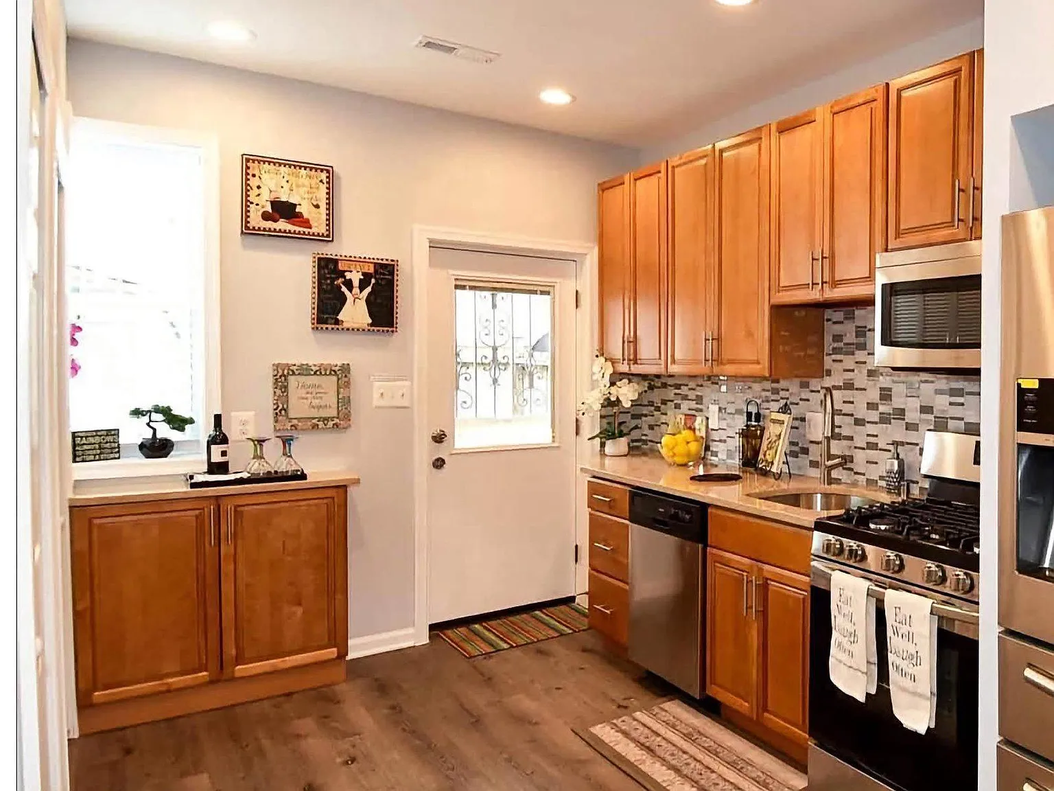 2 bed, 1.0 bath, 754 sqft, $3,150 — Photo 3