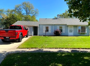 1021 Stratford Cir, Streamwood, IL