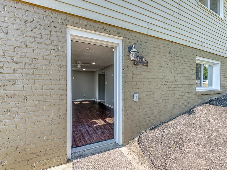 1216 Norway St #102 — Photo 2