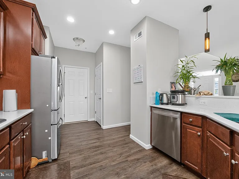 271 Fairfield Cir W — Photo 10