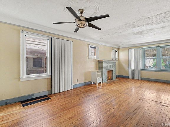 3rd image of 15781 Northlawn St
