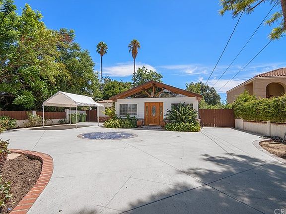 3rd image of 22936 Burbank Blvd