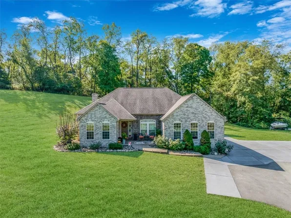 101 Bickerton Ln, Finleyville, PA 15332