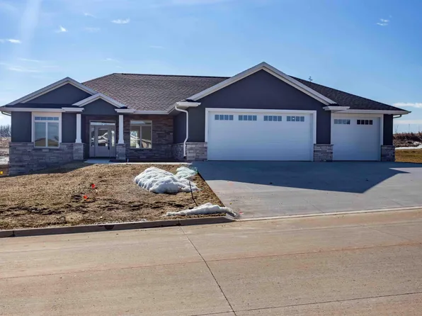 8162 Ginger Dr, Peosta, IA 52068