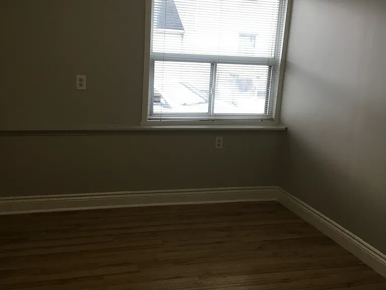 299 Simcoe St S #10 — Photo 8