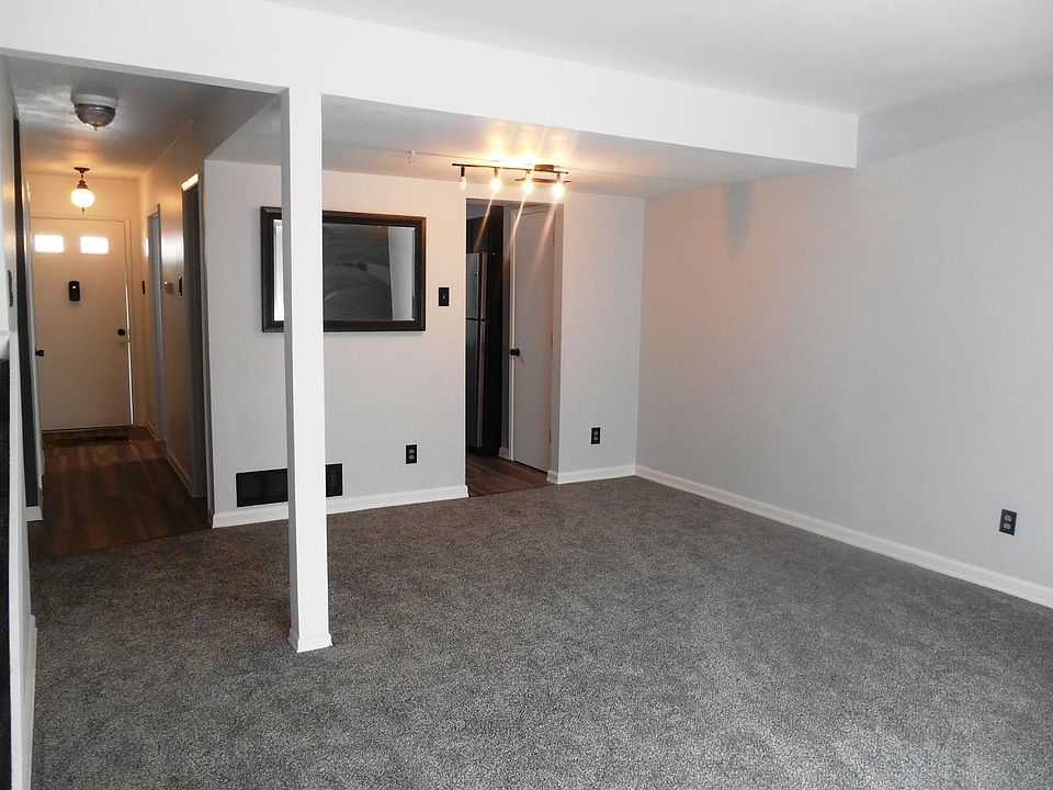 dining area entry foyer on left door to kitchen on right