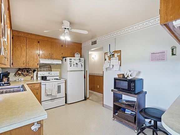 5th image of 3284 130th St