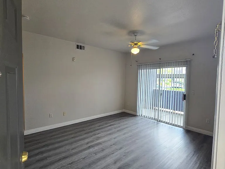 9620 W Russell Rd #1122 — Photo 5