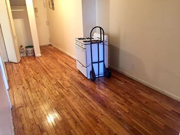 4th image of 520 Tinton Ave APT 11S