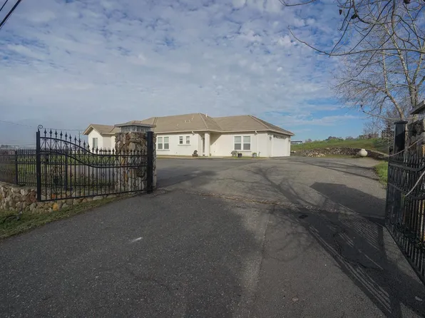 3255 Village Dr, Ione, CA 95640