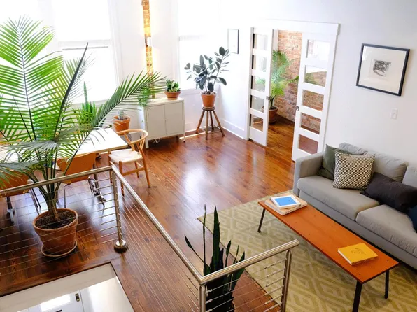 18 W State St, Savannah, GA 31401