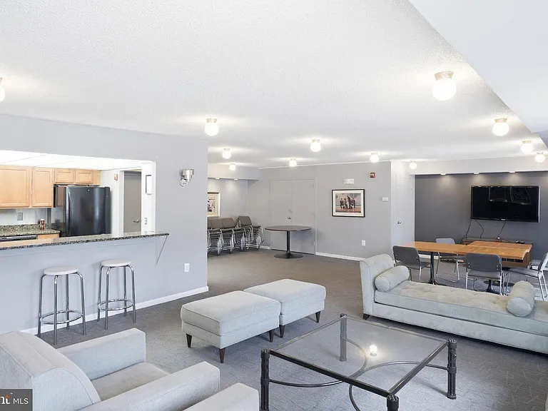 200 N Pickett St #1414 — Photo 17