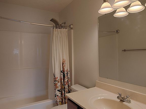 5th image of 10145 Meadow Glen Dr