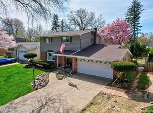 1024 Skyview Dr, Flushing, MI 48433