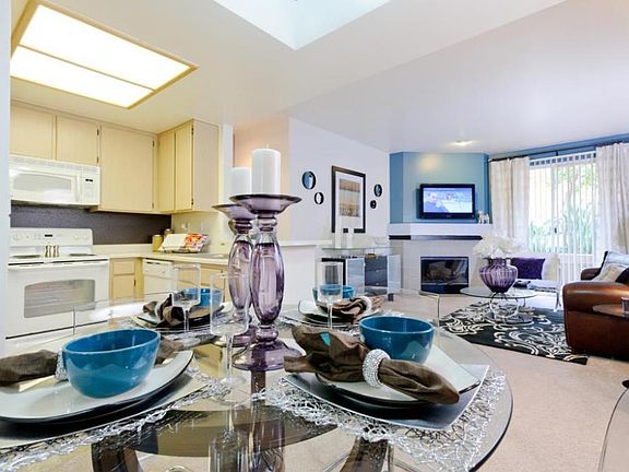 2nd image of 720 Camino De La Reina APT 216