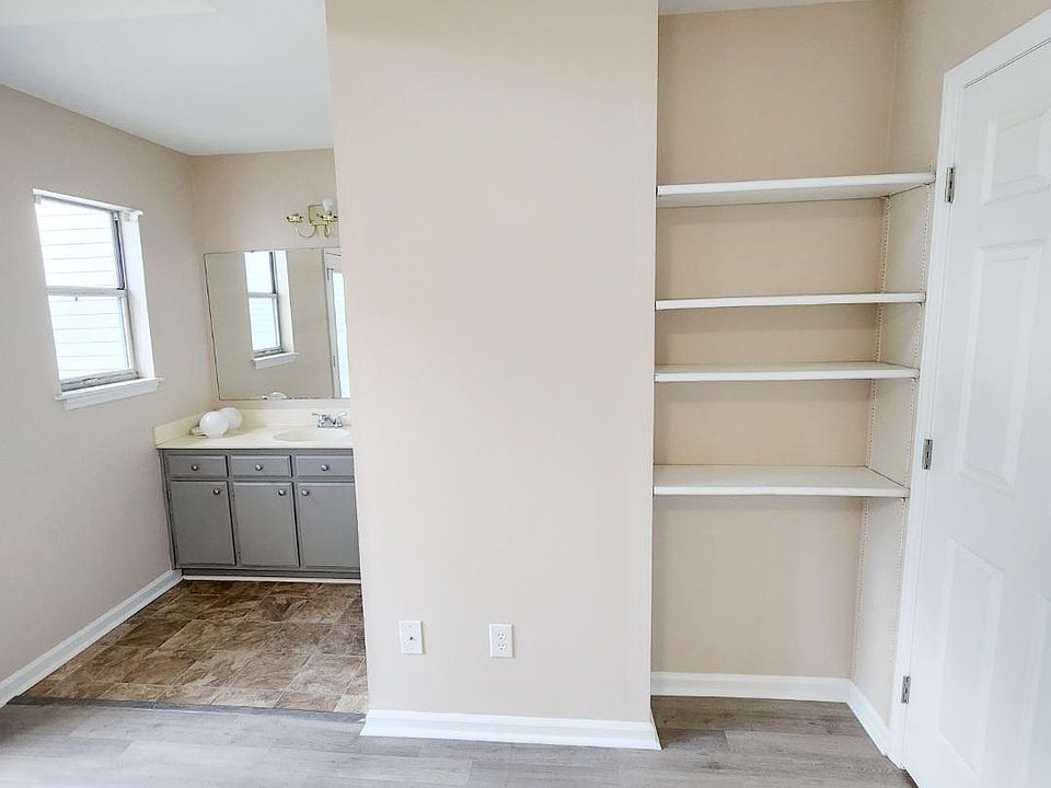 1st image of 7324 Meadow Glen Dr