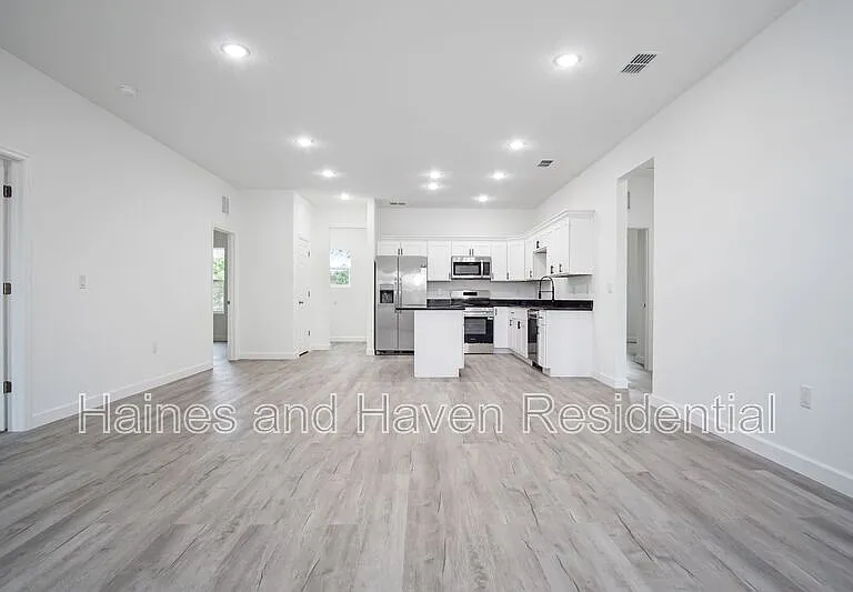 304 Pearl St — Photo 11