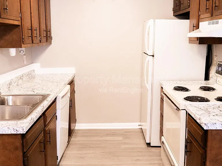 129 Hillcrest Dr #17 — Photo 4