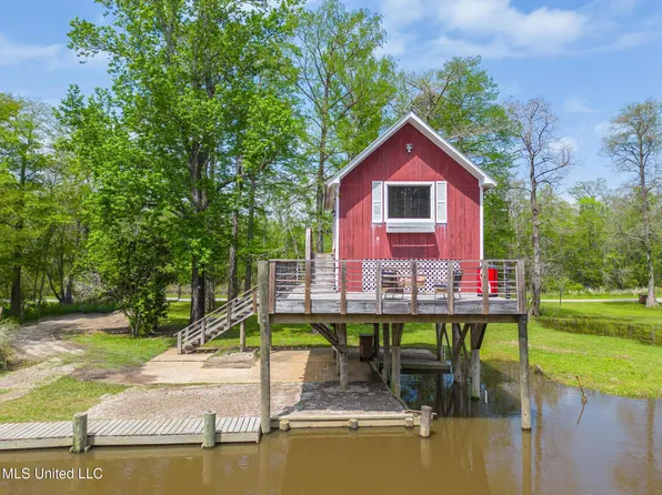 10619 Woolmarket Lake Rd, Biloxi, MS 39532