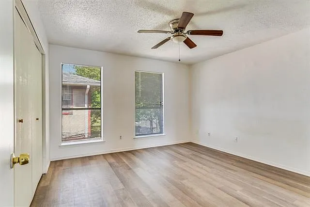 2 bed, 1.5 bath, 1060 sqft, $1,400 — Photo 4