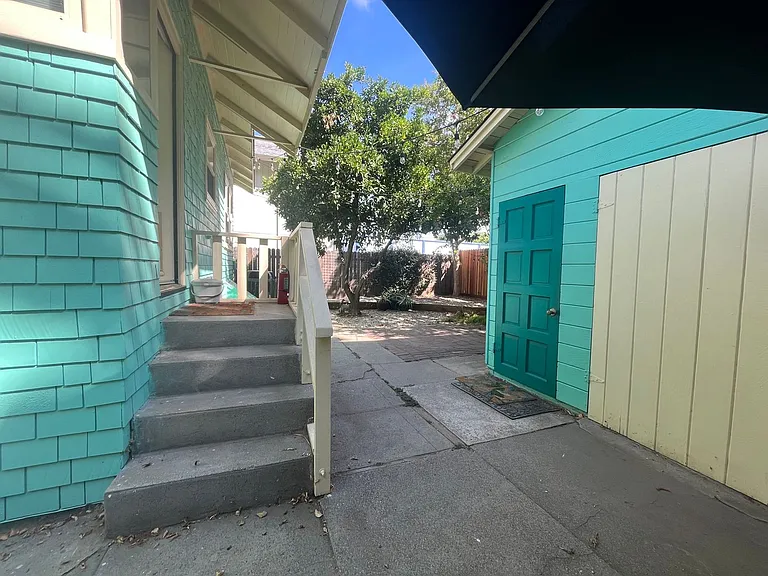 219 24th St — Photo 29
