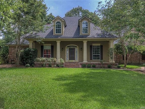 2nd image of 2791 Capilano Cir