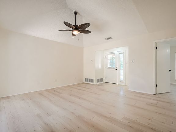 5th image of 3135 Maple Ave