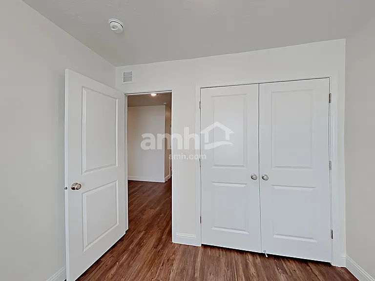 1436 E Allen Ln — Photo 11