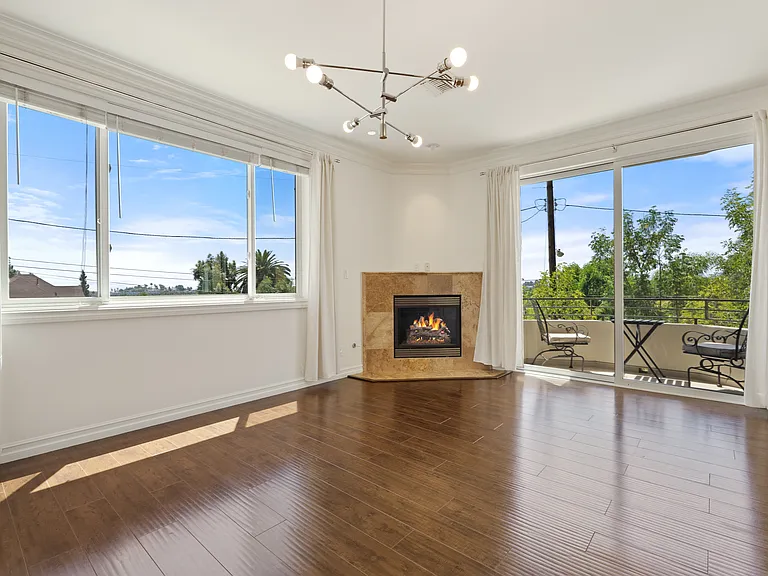 1530 Parmer Ave — Photo 3