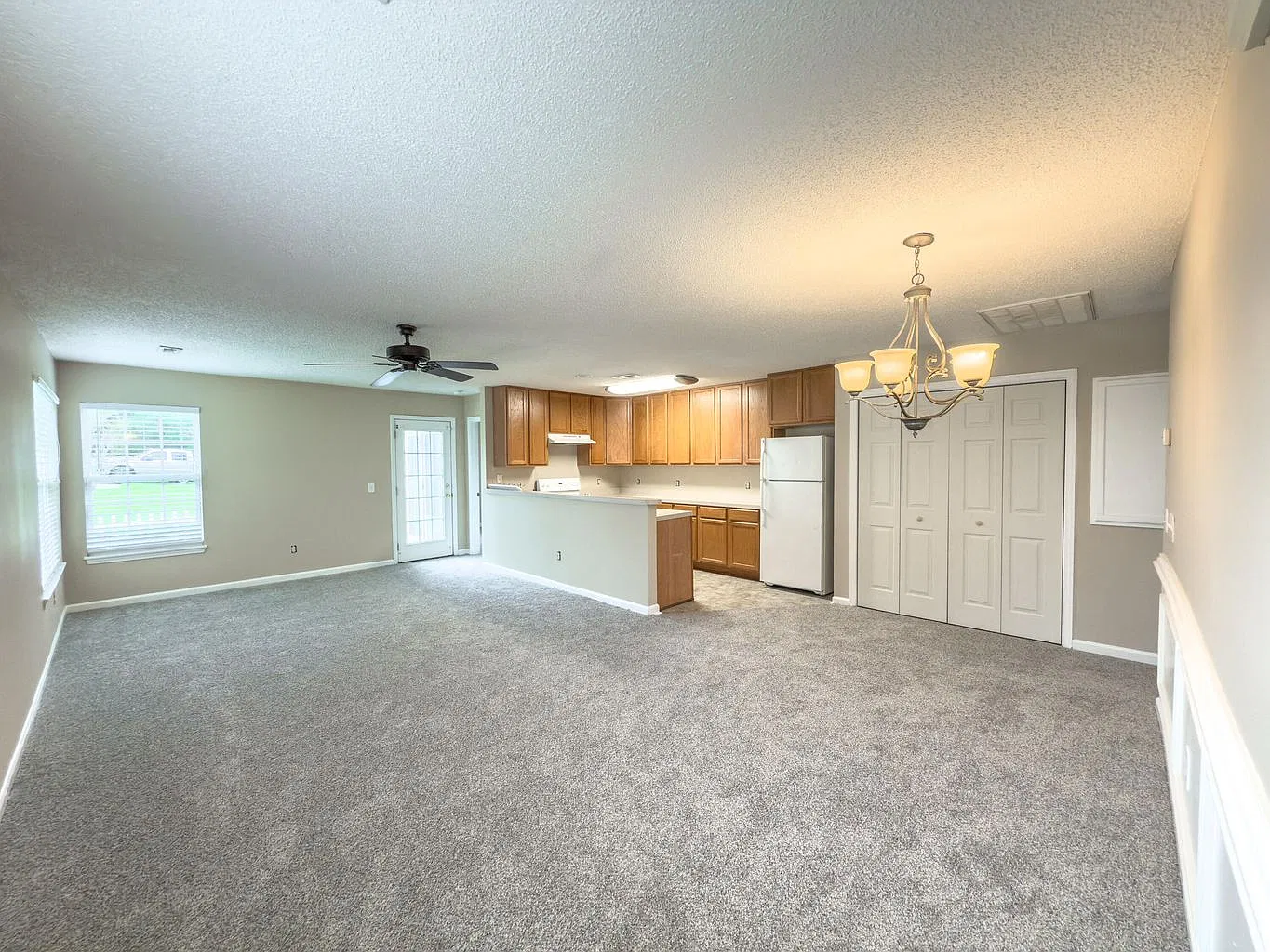 3 bed, 1270 sqft, $1,995 — Photo 4