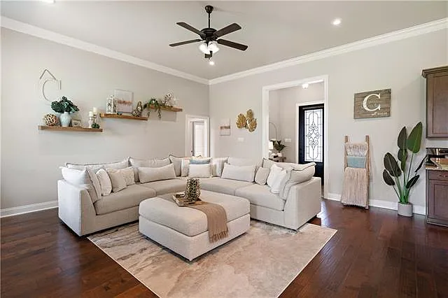 400 Walter Ln — Photo 3