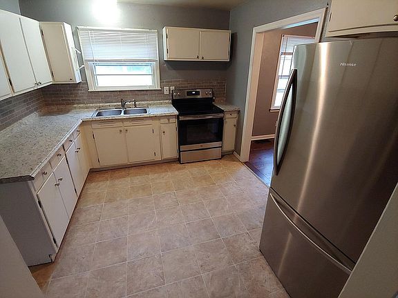 3rd image of 4709 S Crysler Ave