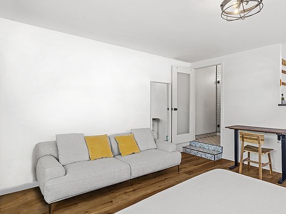 3rd image of 316 Market St #1/2
